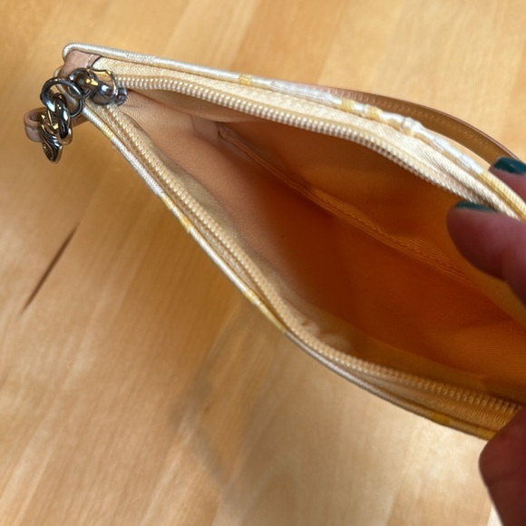 🌼💛Vintage Y2K pale yellow signature coach wristlet/wallet! 💛🌼 - Picture 6 of 12